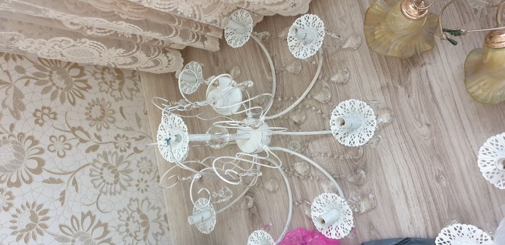 Продам люстру