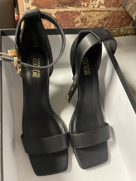 Нови обувки сандали Versace JC