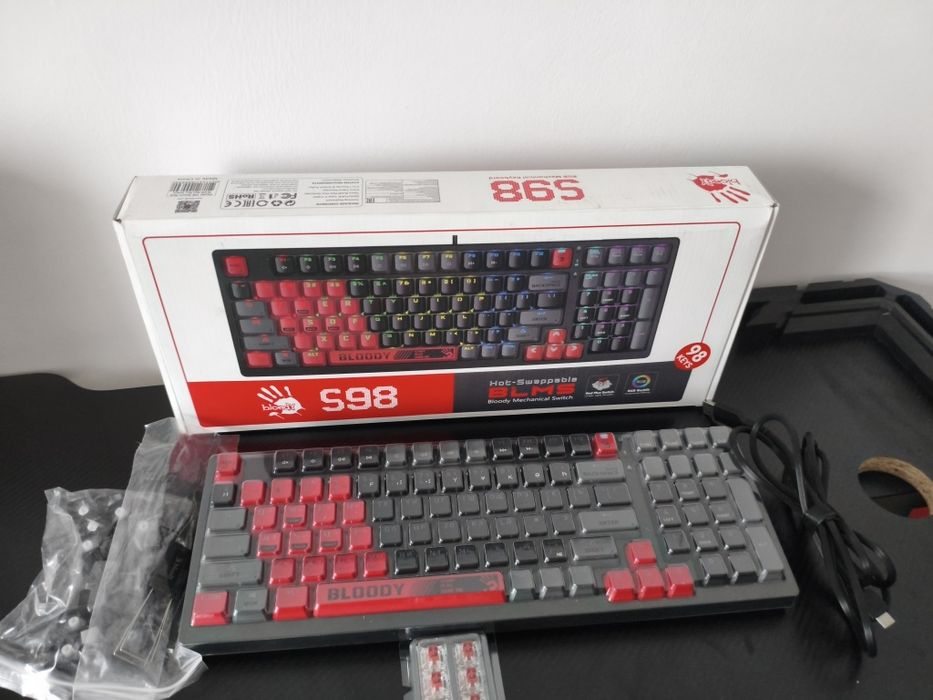 Продам клавиатуру