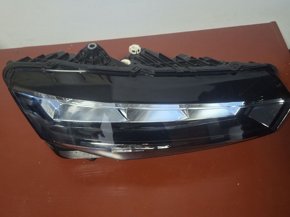 Far dreapta halogen / led skoda skala