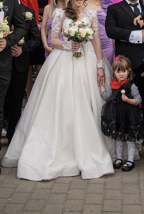 Vand rochie de mireasa