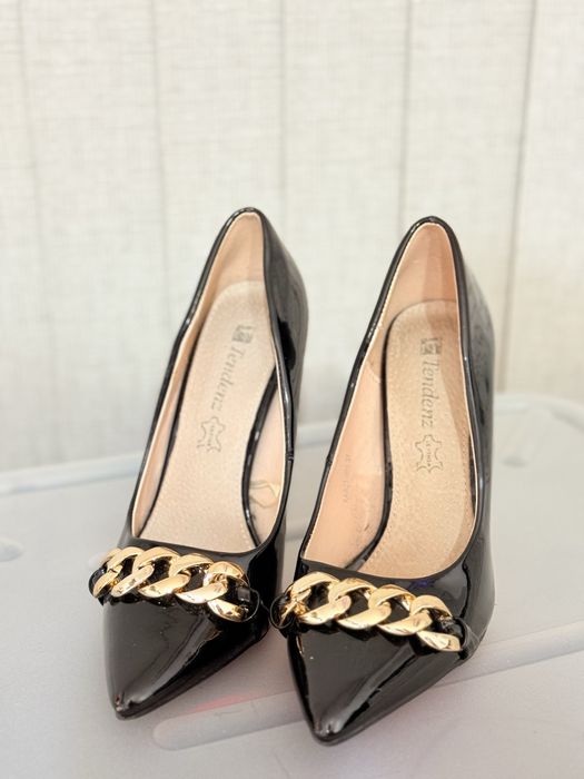 Обувки на висок ток