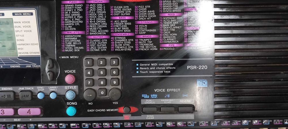 Синтезатор"Ямаха"PSR 220