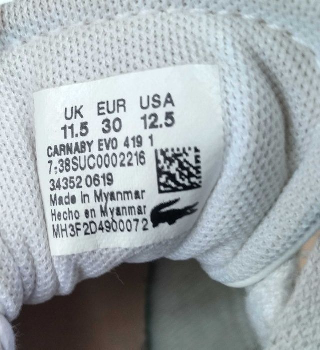 Унисекс маратонки за деца, както и чифт маратонки за фитнес.