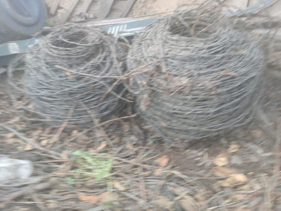 Продам колючую проволку новая