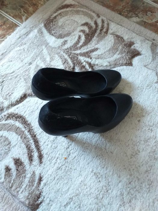 Pantofi negrii nr 36,noi