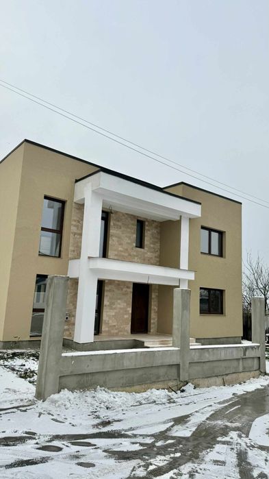 Vând casă modernă