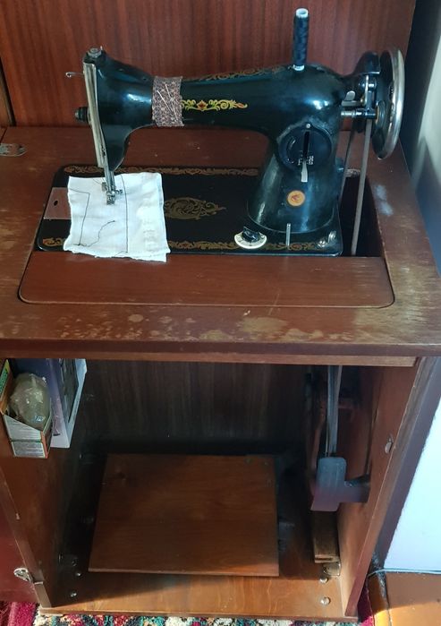 Машинка швейная ножная