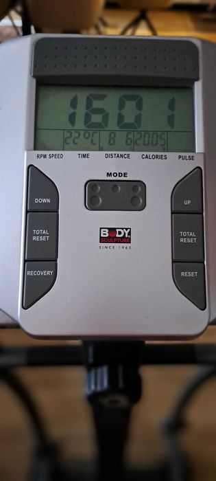 Продавам Кростренажор