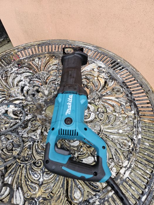 Fierăstrău makita JR3051T