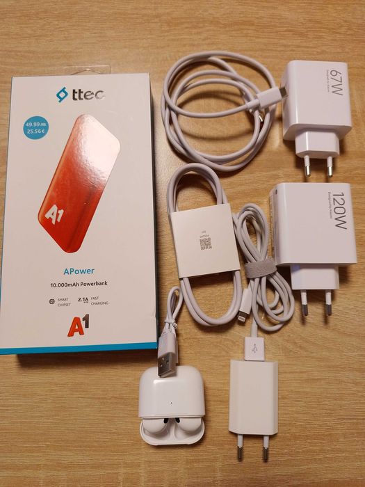 Оригинални зарядни + подарък