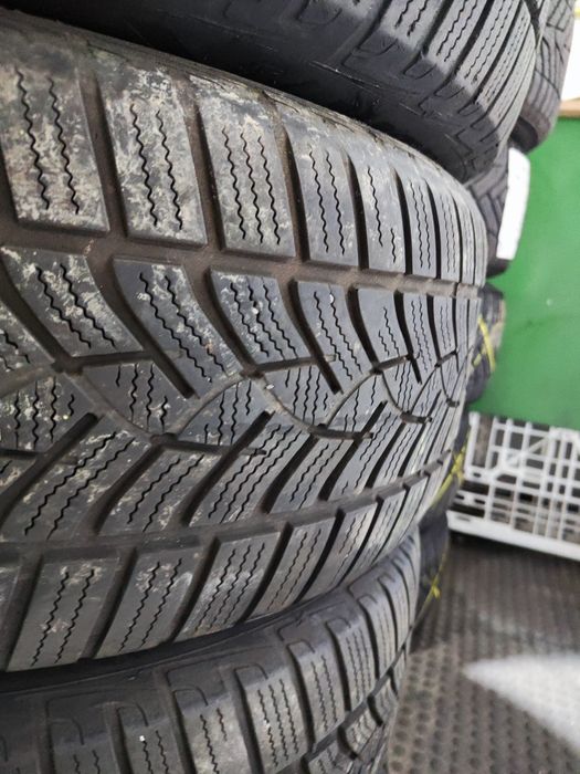 4 бр зимни 225/50/17 Goodyear Runflatt