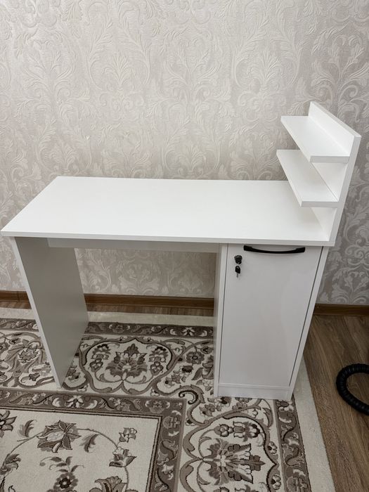 Маникюрный стол новый