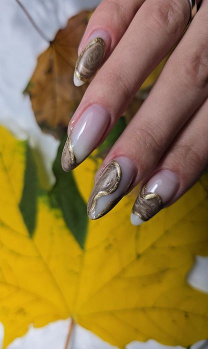 Коледна промоция: Маникюр + Парафинова терапия – празнична цена!