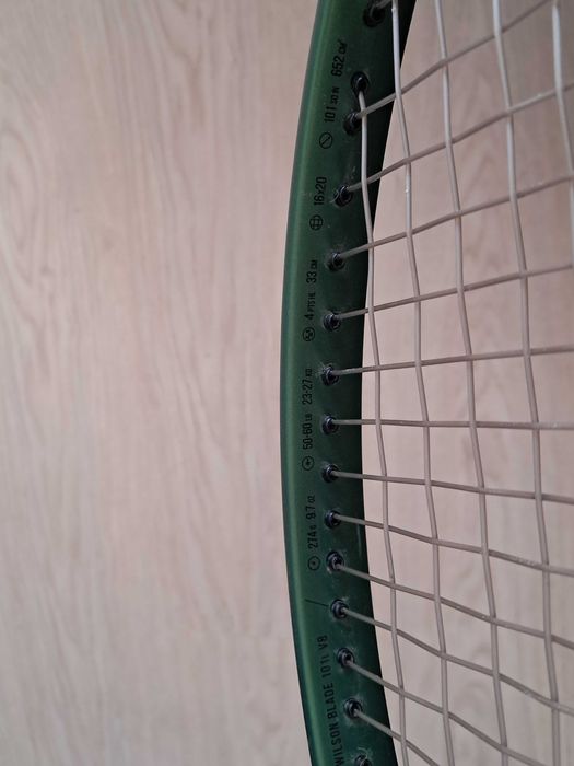 Vând rachetă de tenis