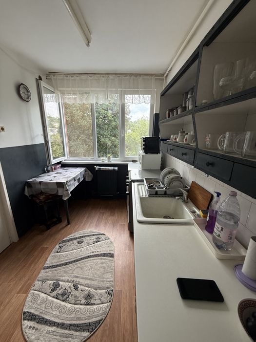 Vand apartament 3 camera