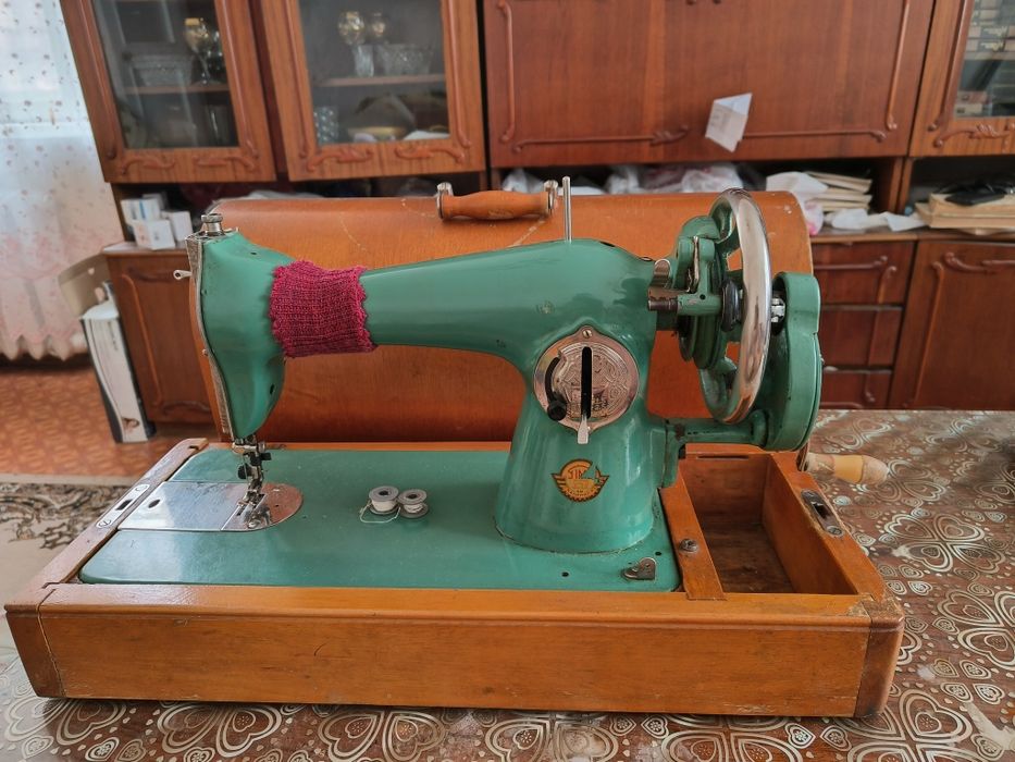 Швейная машинка, ручная.