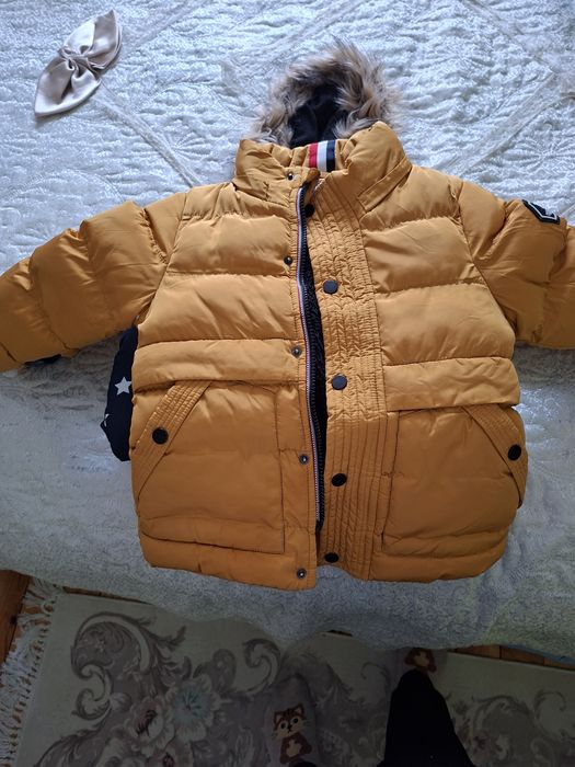 Продавам запазени якенца 10 евро