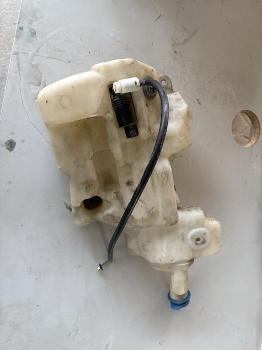 Бачок омывателя Мерседес Mercedes