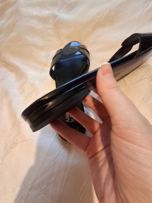 Papuci din piele lacuita neagra Aarch le Ven  36