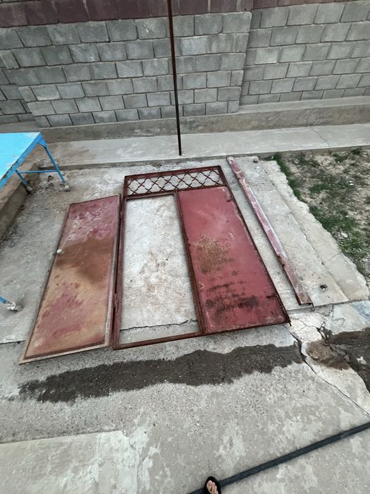 ворота советский и шлакоблок