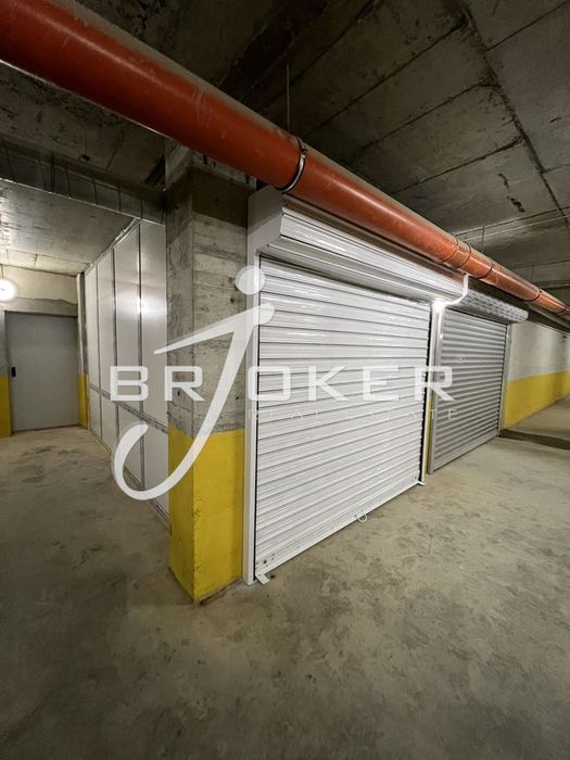 Дава се под наем Гараж / Паркомясто в Кърджали, Център - 18 кв.м за 61.2 € - Снимка #2