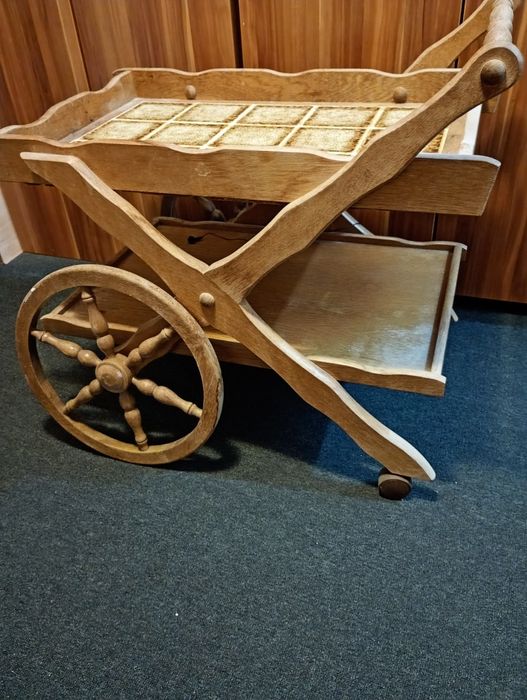 Vând masă din lemn și ceramica + măsuța pe roți set