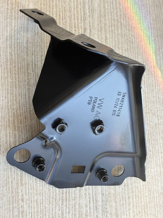 Държач на калник ЛЯВ за VW Tiguan 2021-