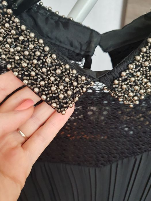 Черна рипсена блуза с акцент