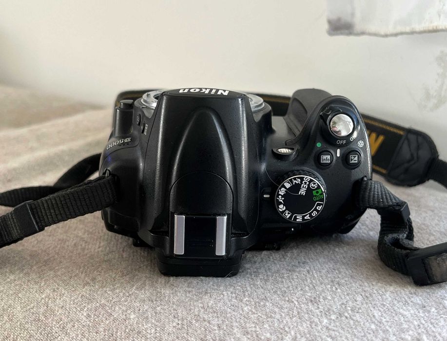 Aparat foto DSLR Nikon D5000 body, funcțional, fără accesorii