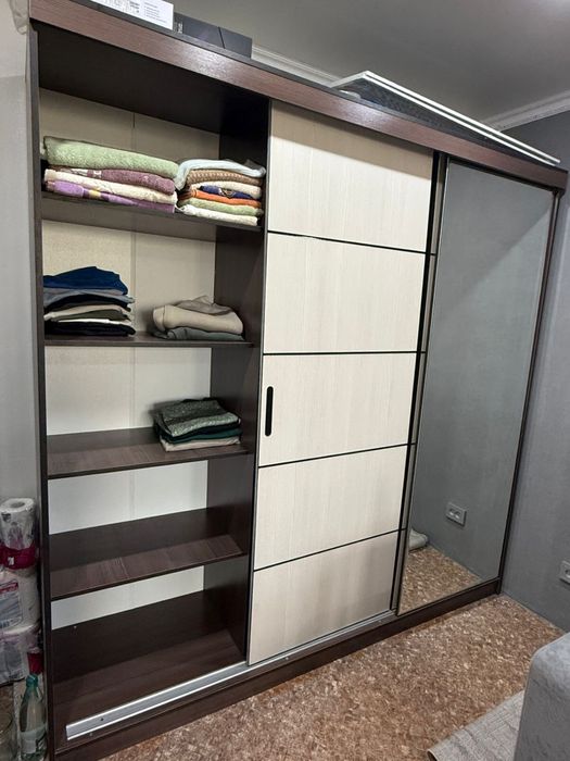 Шкаф купе с зеркалом