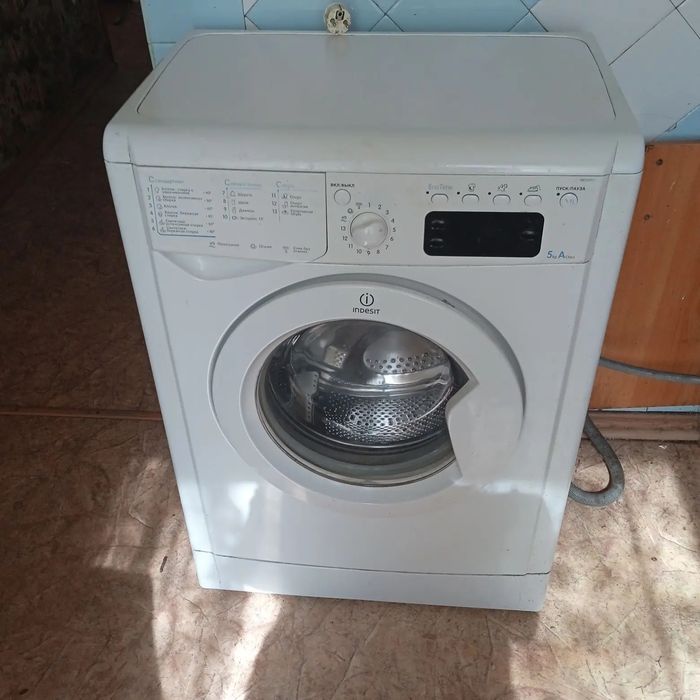 Стиральная машина Индезит.