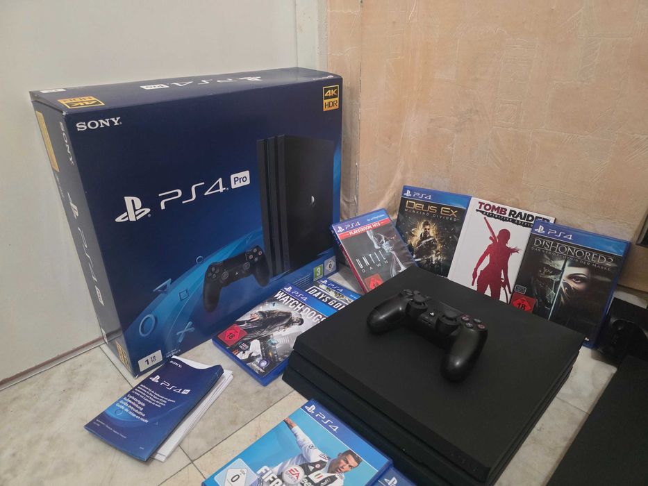 PlayStation 4 Pro 1 TB Blackв отлично състояние 2 бр.