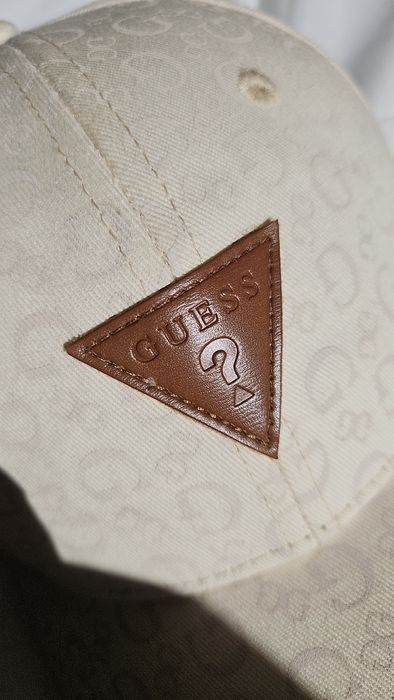 Оригинална шапка Guess