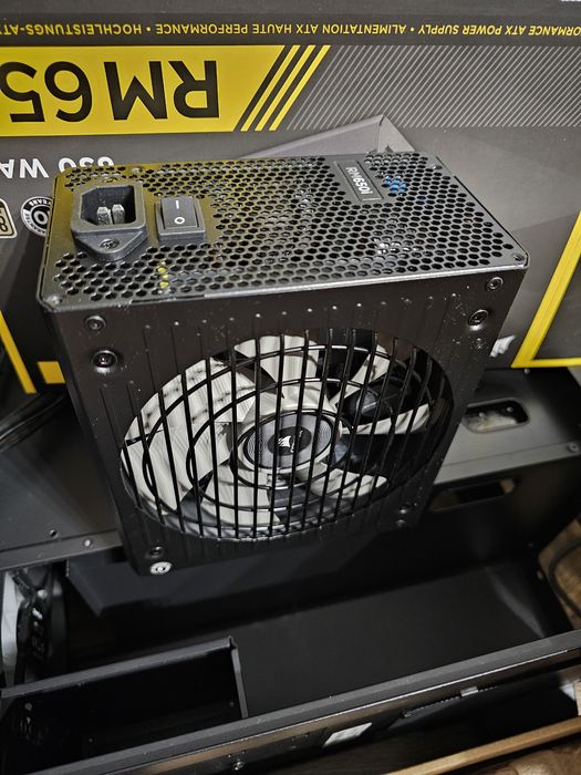 Sursa Corsair RMi Series RM650i 650W, 80+ Gold