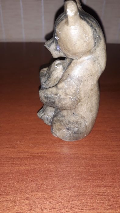 Статуэтка мишка с рыбой