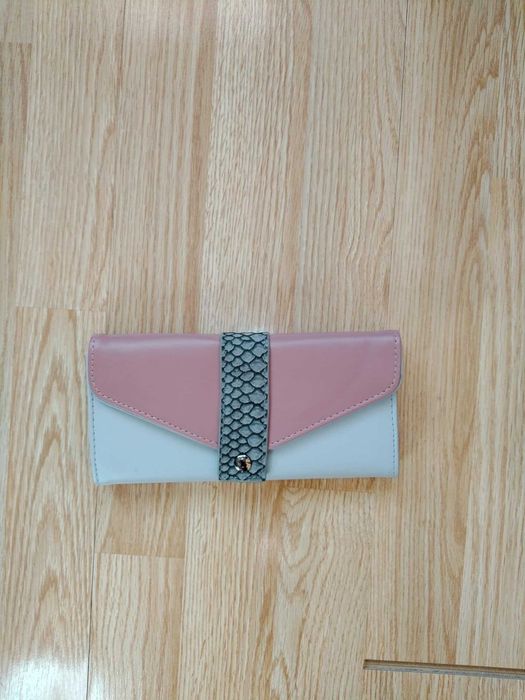 Ново Портмоне AVON