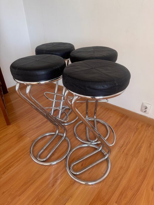 Super-oferta! 4 scaune de bar la 250 lei. Stare foarte bună!