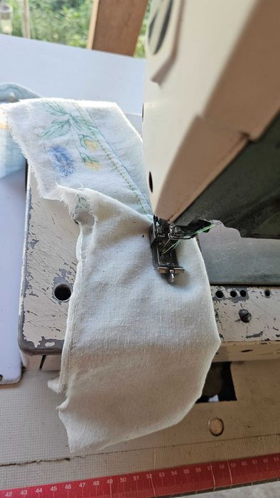 Mașina de cusut liniara, triploc si uberdeck