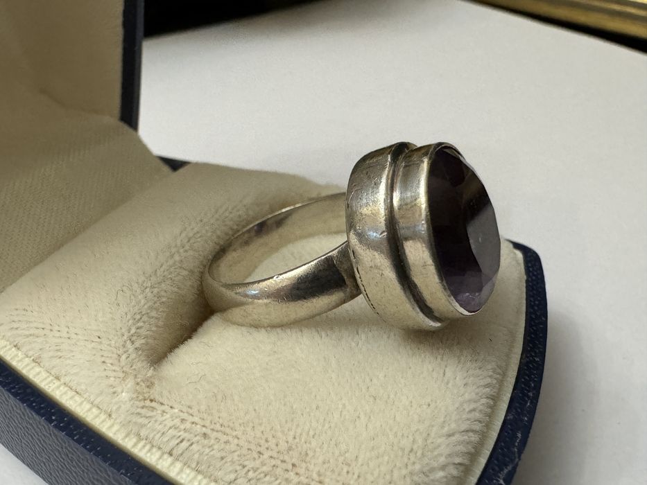 Inel din argint masiv cu ametist natural, mare.