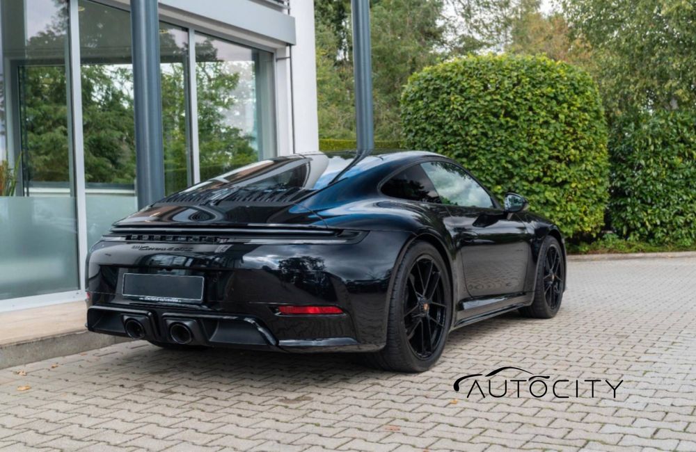 Porsche 911 Carrera 4 gts