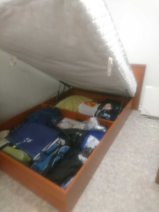 Спалня Легло с матрак и повдигащ механизъм 130-190 + скрин