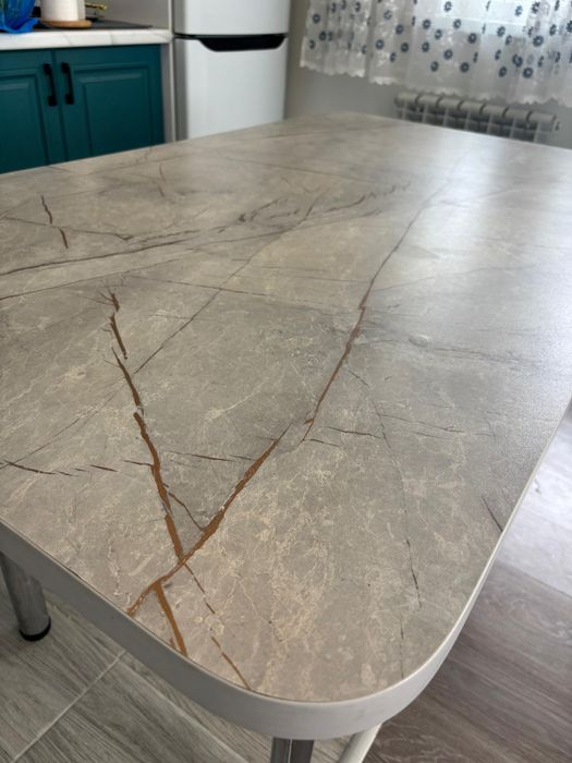 Стол со стульями