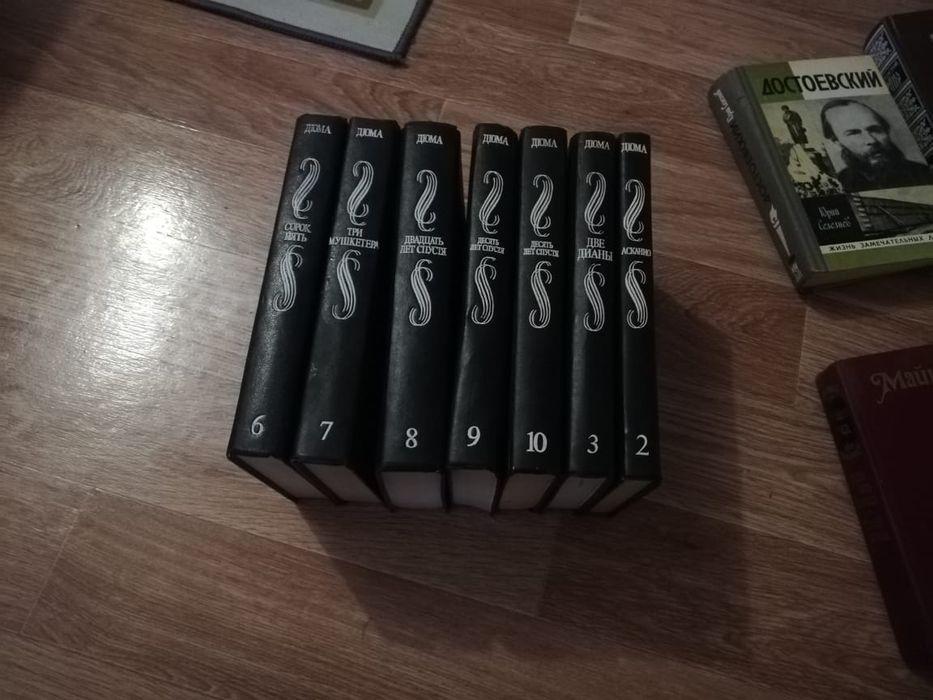 Продам книги, это малая их часть