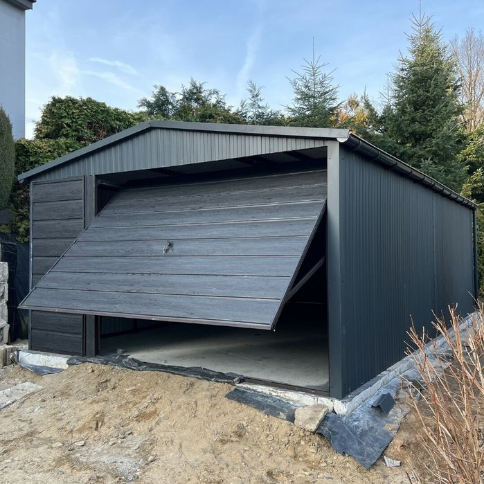 Garaje noastre sunt realizate  din panouri sandwich si  structura meta