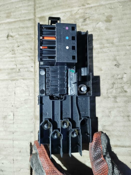 Кутия с Предпазители Mercedes E class W211 V6 4matic Tmodel OM642