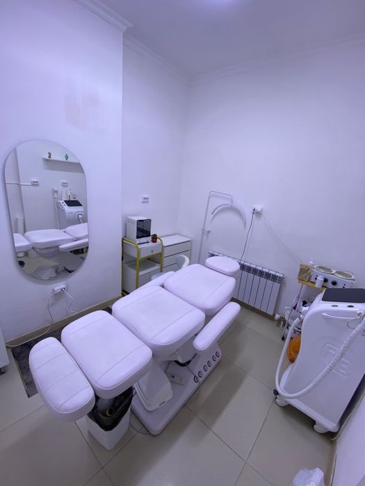 Наращивание ресниц и ногтей