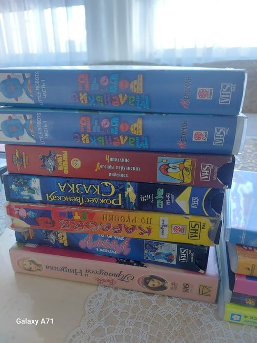 Видеокассеты и ДВД диски