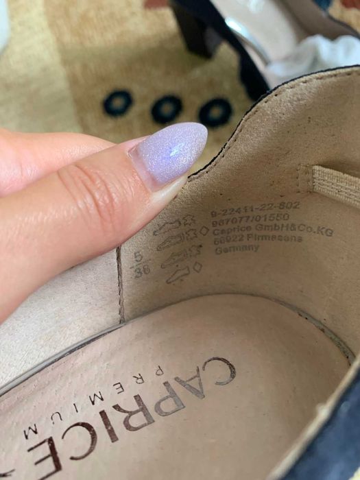 Елегантни обувки с ток CAPRICE от ЕСТЕСТВЕН велур