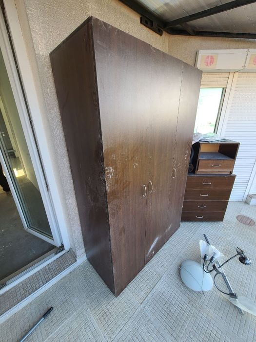 Безплатни гардероби и нощни шкафчета